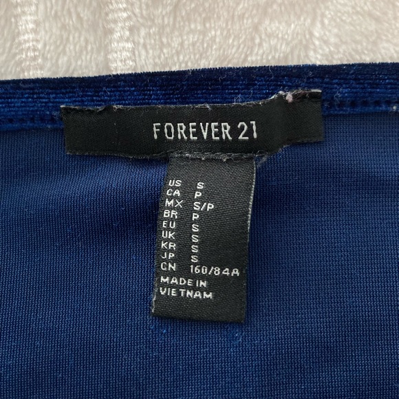 Forever 21 Cropped Navy Blue Velvet Cami - Picture 4 of 4